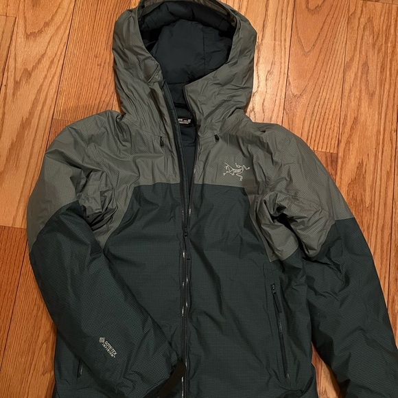 Arc'teryx women’s Insulated Rush Two-Tone Green Ski Jacket - Picture 2 of 4